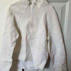 Kicking Asphalt Half Zip in white